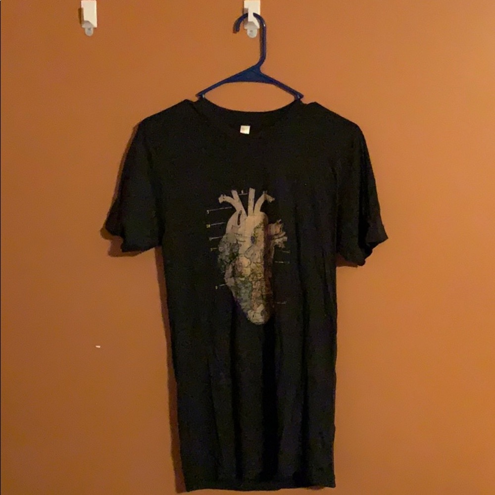 Defined heart tee
